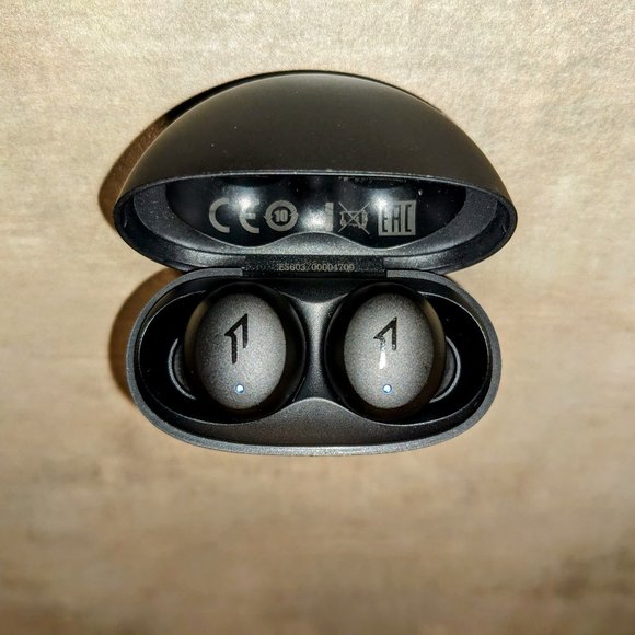 1MORE ComfoBuds Mini Hybrid Active Noise Cancelling Earbuds - Picture 1 of 4